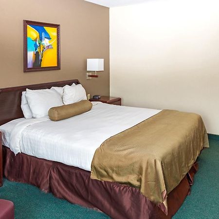 Super 8 By Wyndham Somerset Εξωτερικό φωτογραφία