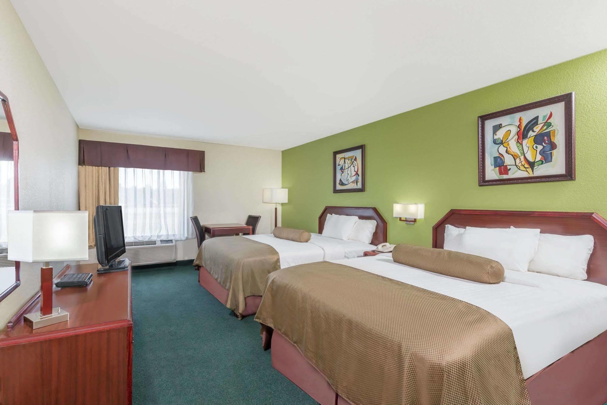 Super 8 By Wyndham Somerset Εξωτερικό φωτογραφία