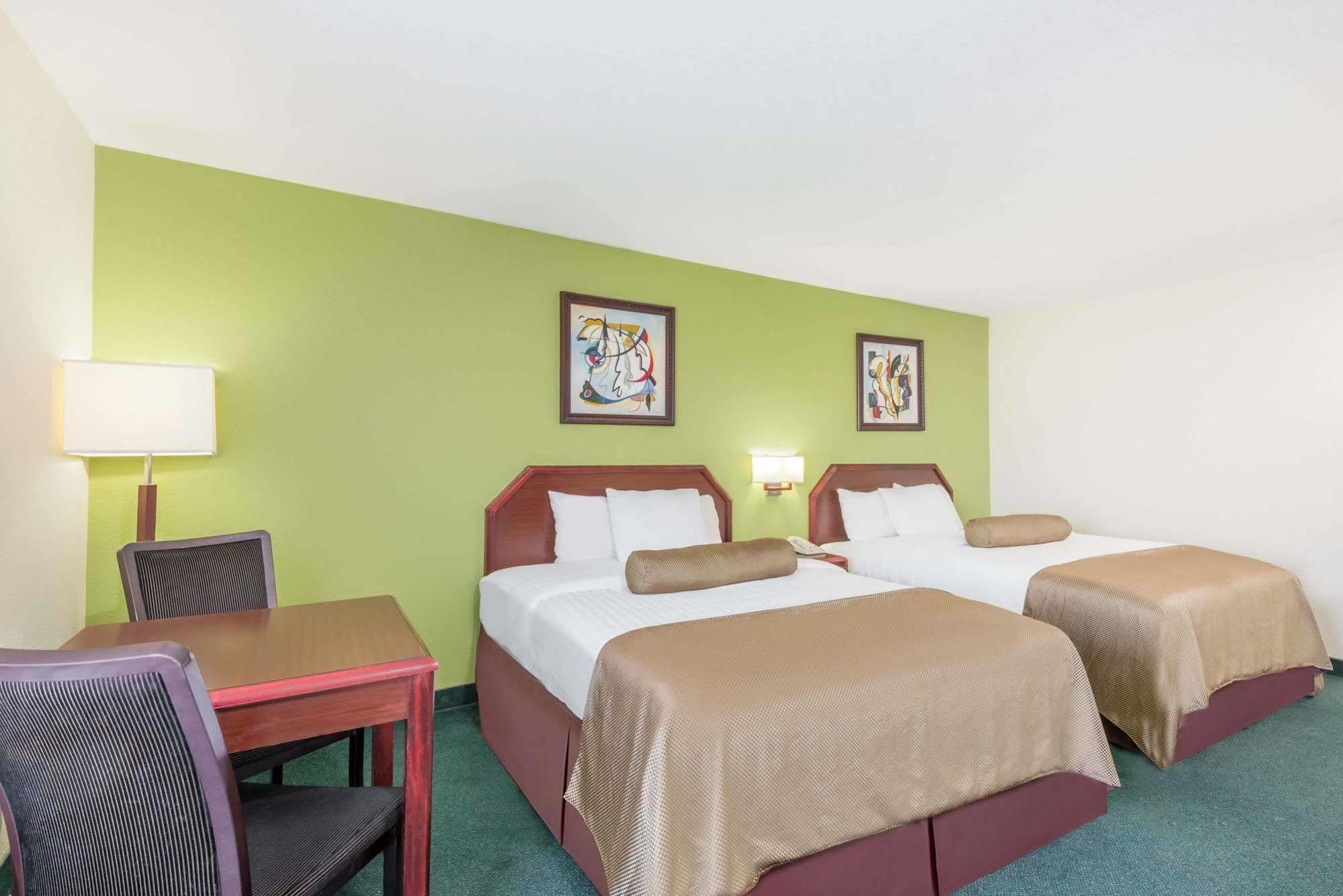 Super 8 By Wyndham Somerset Εξωτερικό φωτογραφία