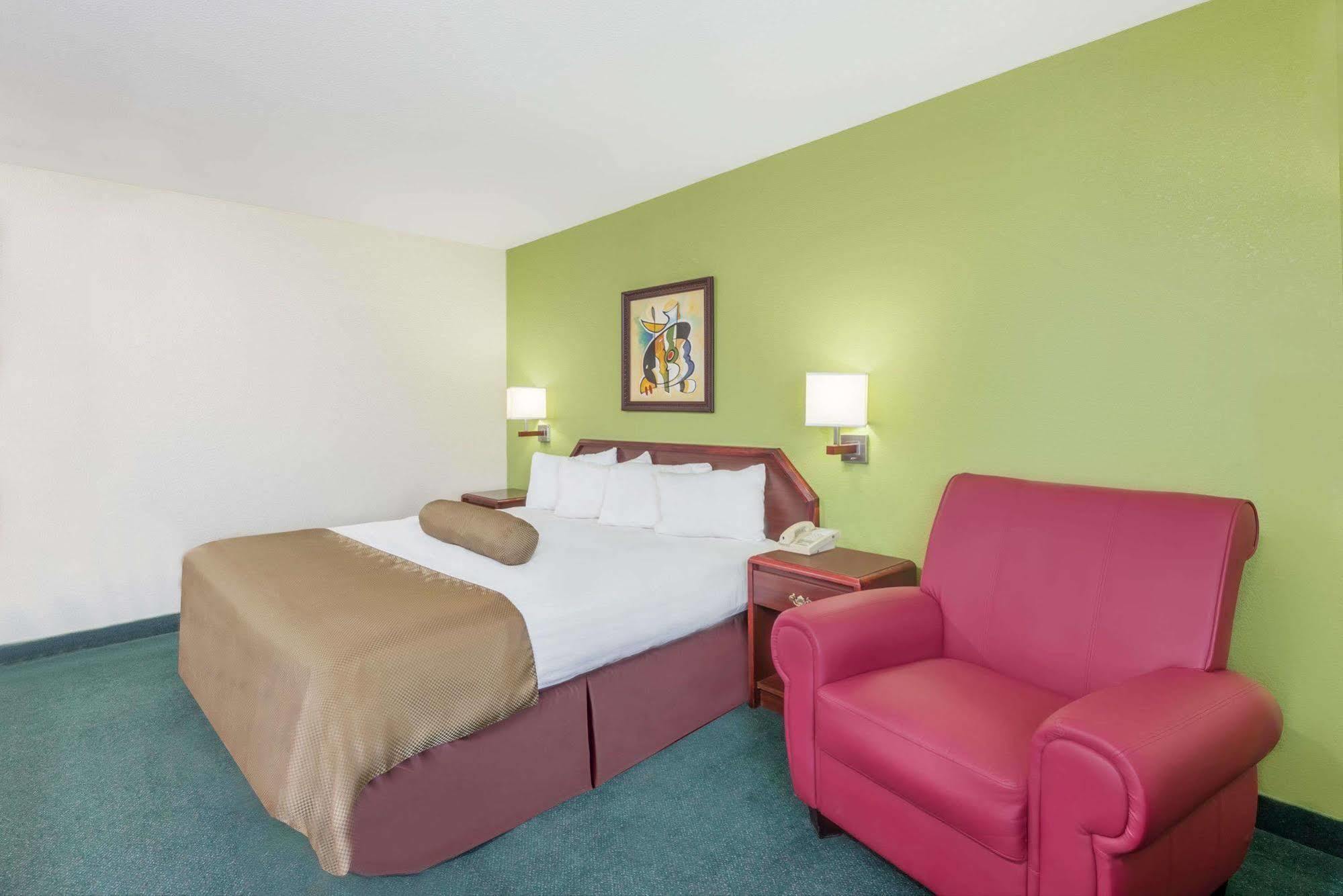 Super 8 By Wyndham Somerset Εξωτερικό φωτογραφία