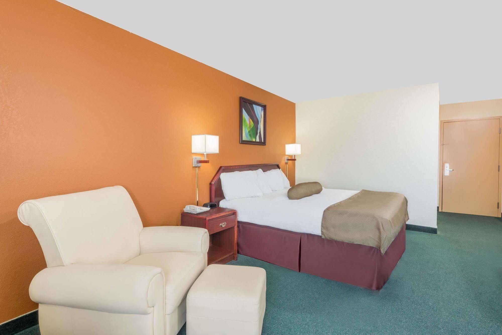 Super 8 By Wyndham Somerset Εξωτερικό φωτογραφία