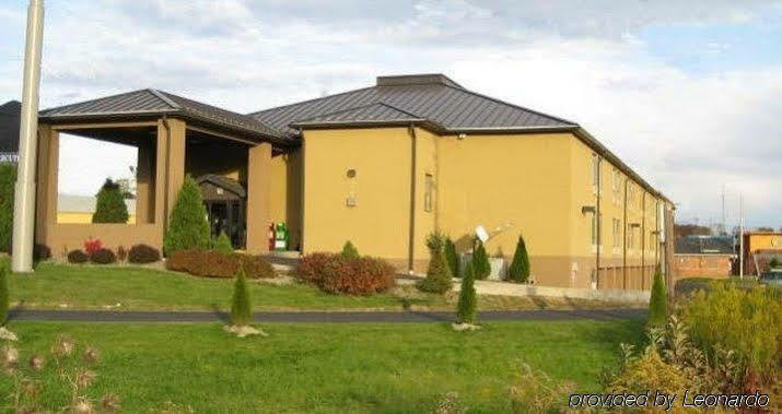Super 8 By Wyndham Somerset Εξωτερικό φωτογραφία